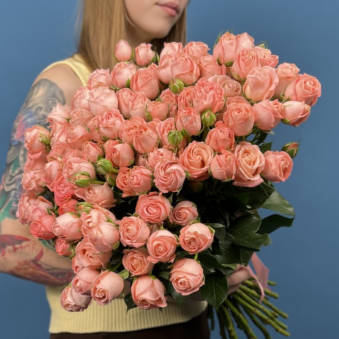 Кустовая пионовидная роза Амэйзинг Мэджик 50 см