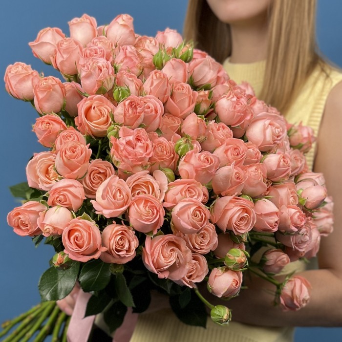 Кустовая пионовидная роза Амэйзинг Мэджик 50 см