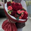 Красный букет для мамы на день рождения
