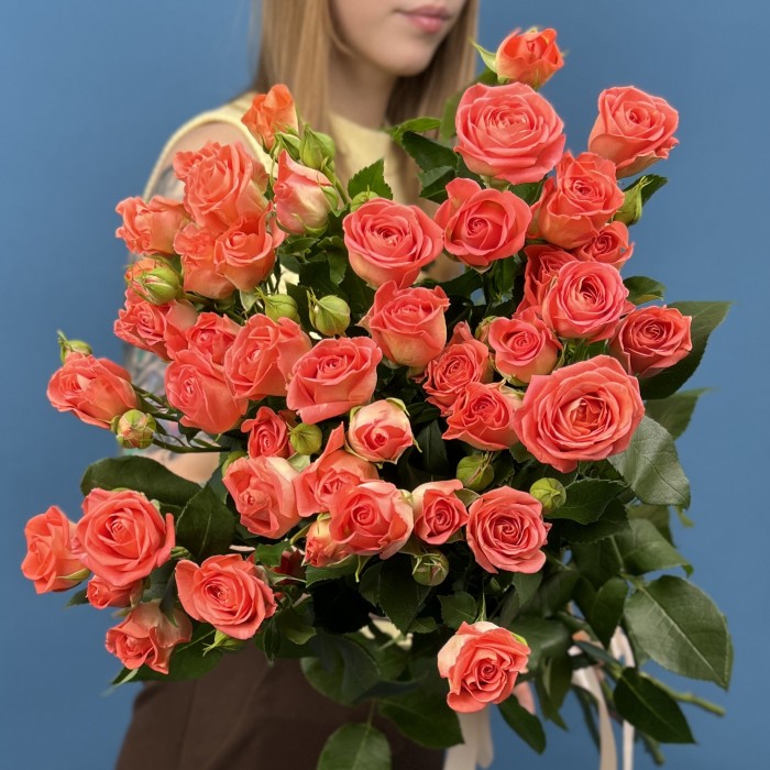 7 кустовых оранжевых роз Чарминг Бейб 80 см