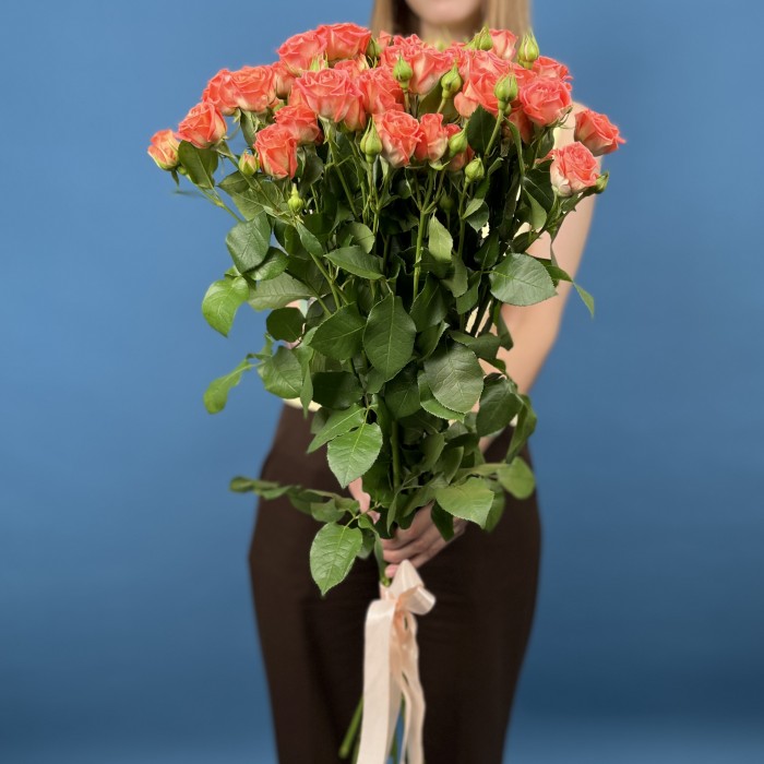 9 кустовых оранжевых роз Чарминг Бейб 80 см