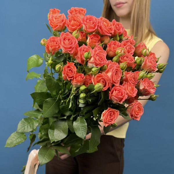 9 кустовых оранжевых роз Чарминг Бейб 80 см