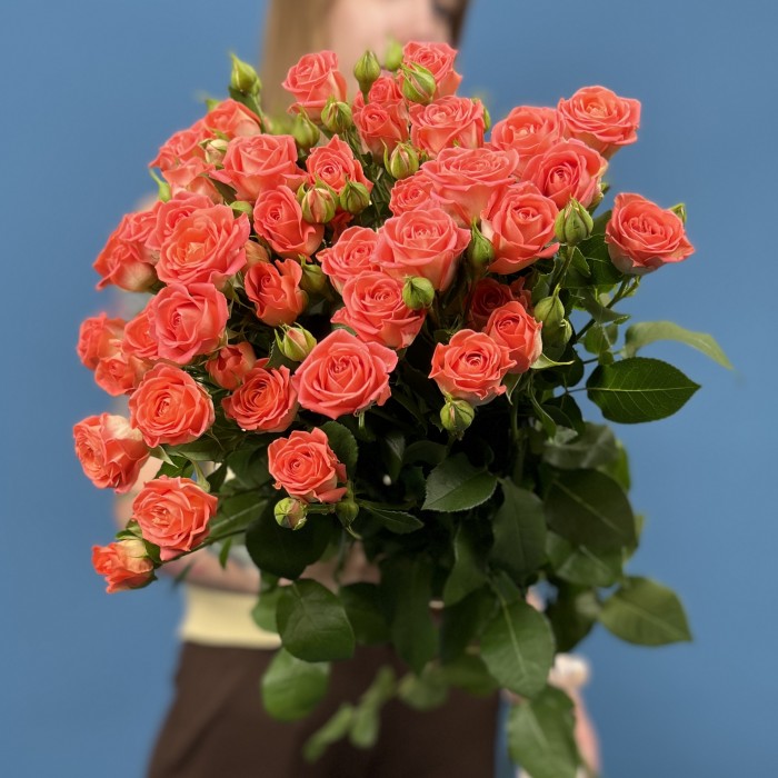 9 кустовых оранжевых роз Чарминг Бейб 80 см