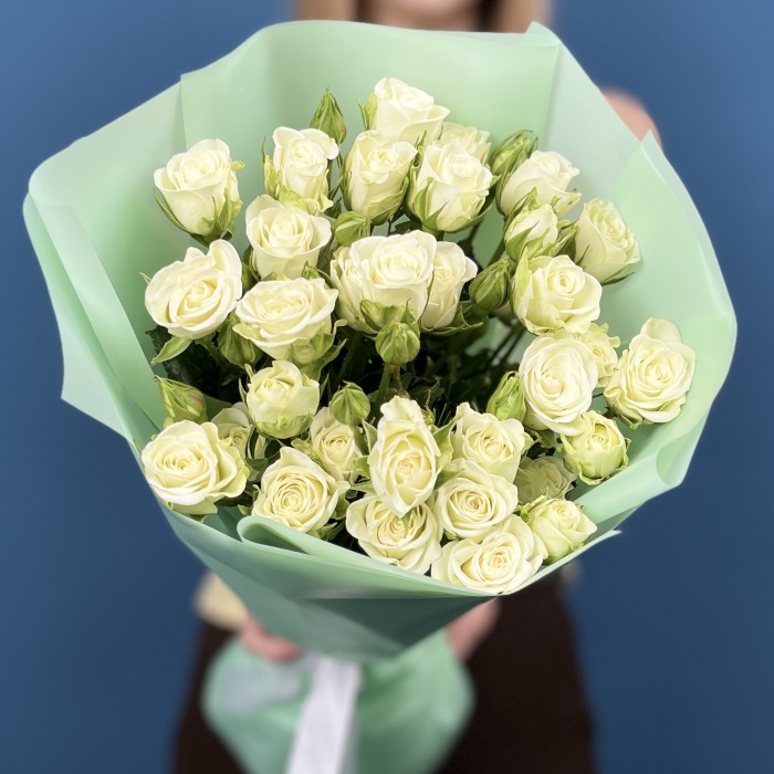 9 белых кустовых роз Сноуфлейк 50 см
