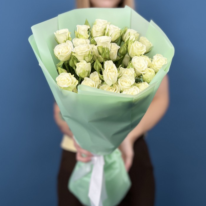 9 белых кустовых роз Сноуфлейк 50 см