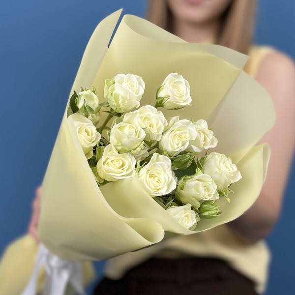 5 белых кустовых роз Сноуфлейк 50 см