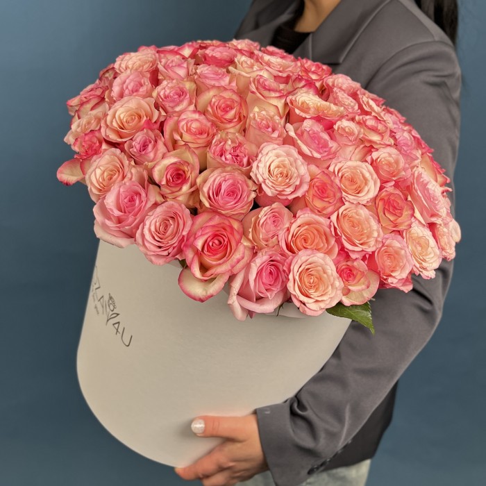 101 розовая роза Микс Алани в коробке