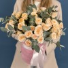 15 кустовых роз Тринити в коробке