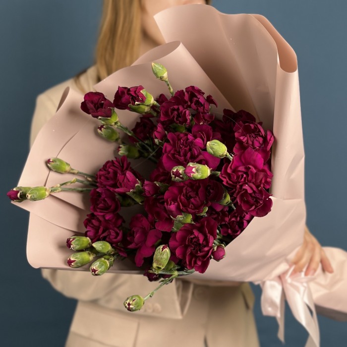 Букет из 15 фиолетовых кустовых гвоздик