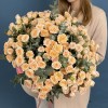 51 кустовая роза Тринити в коробке