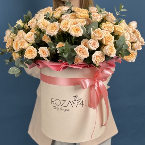 51 кустовая роза Тринити в коробке