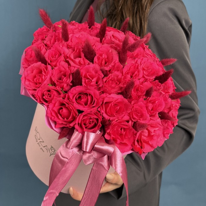 51 малиновая роза Вайлд Калипсо с лагурусом в коробке