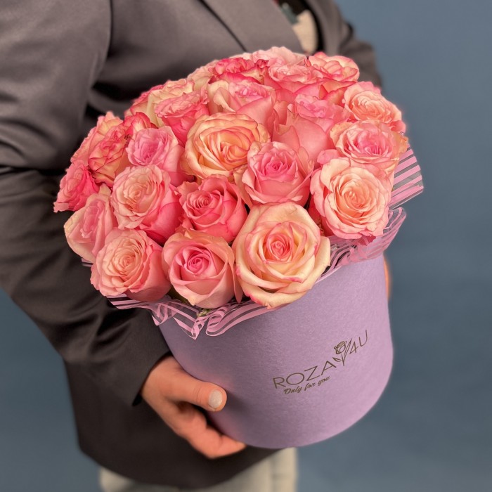 25 розовых роз Микс Алани в коробке