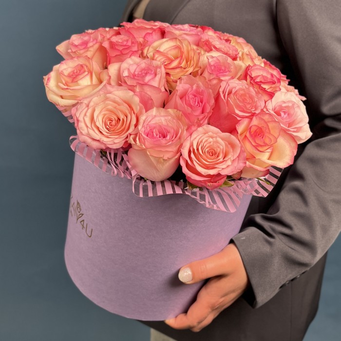 25 розовых роз Микс Алани в коробке