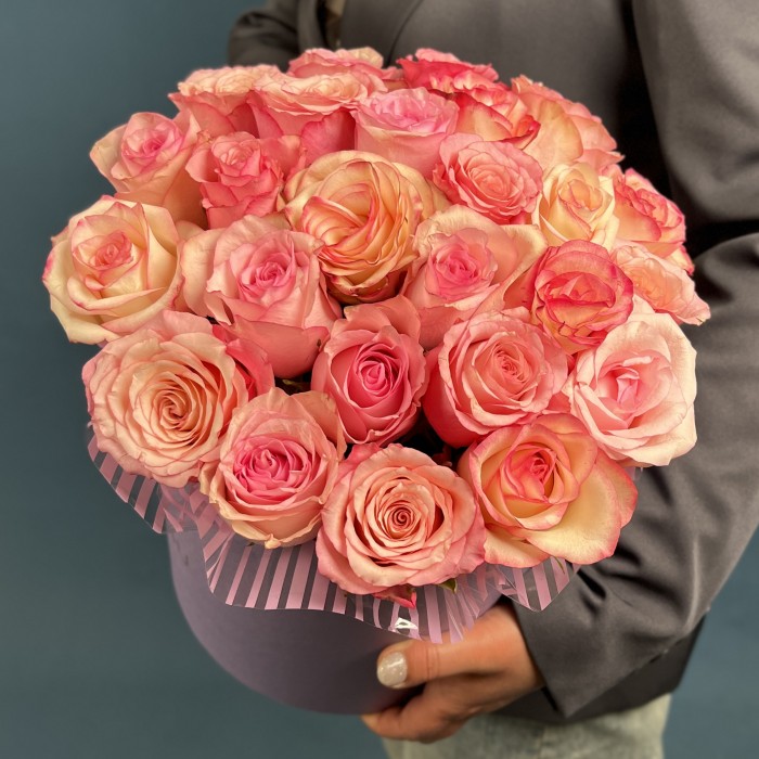 25 розовых роз Микс Алани в коробке