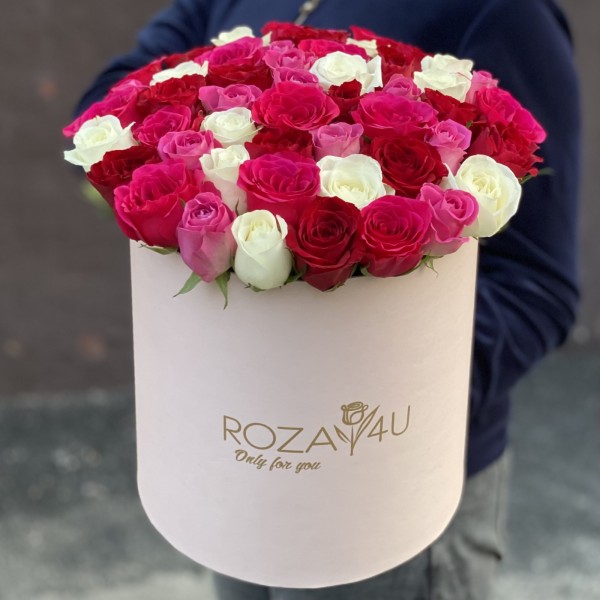 51 роза бело-розовый микс коробке