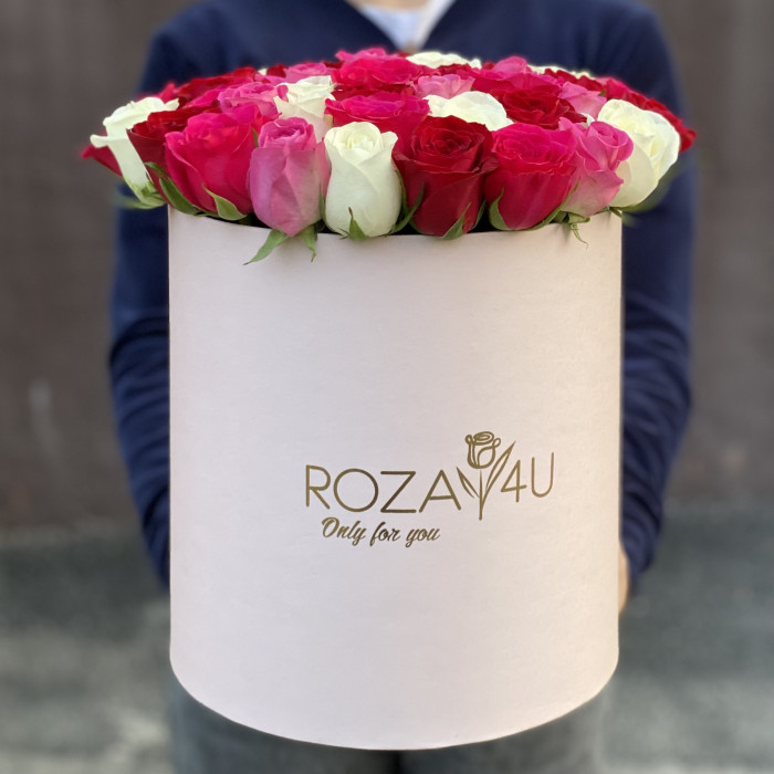 51 роза бело-розовый микс коробке