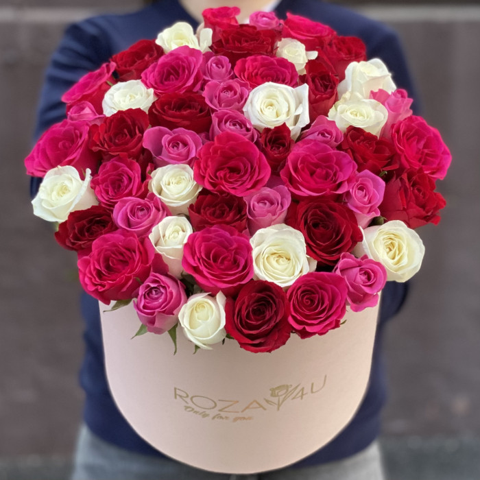 51 роза бело-розовый микс коробке