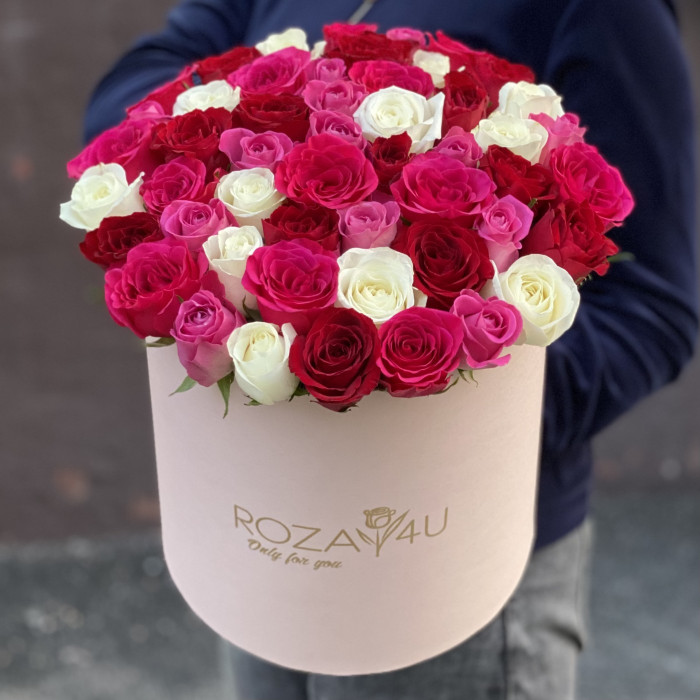 51 роза бело-розовый микс коробке