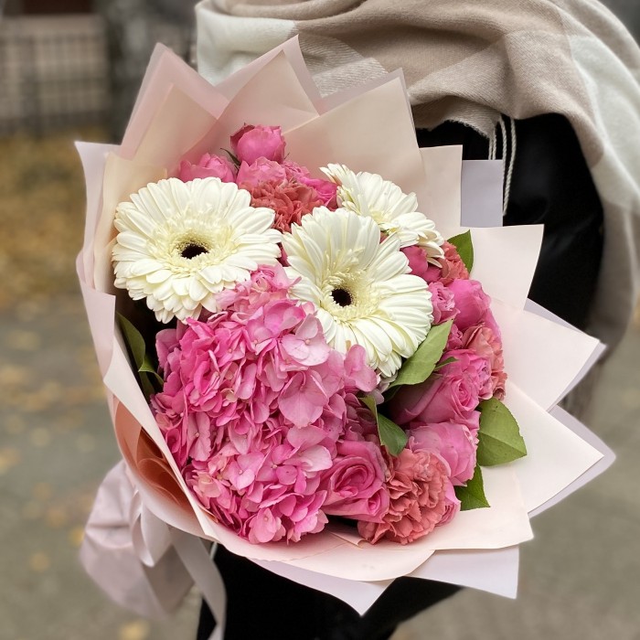 Искусство аранжировки букетов и подарков на День Матери