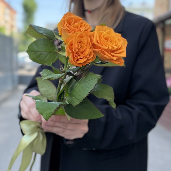 3 оранжевые розы Элеганс 60 см