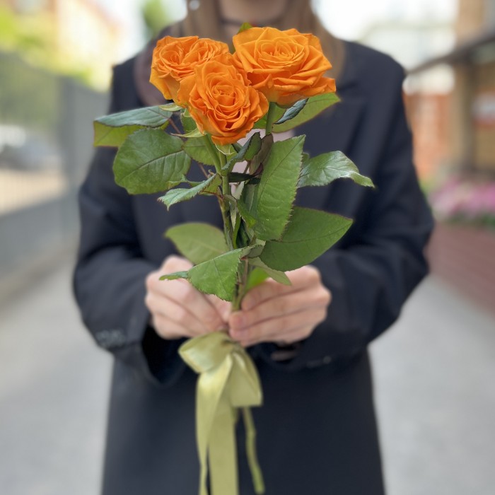 3 оранжевые розы Элеганс 60 см