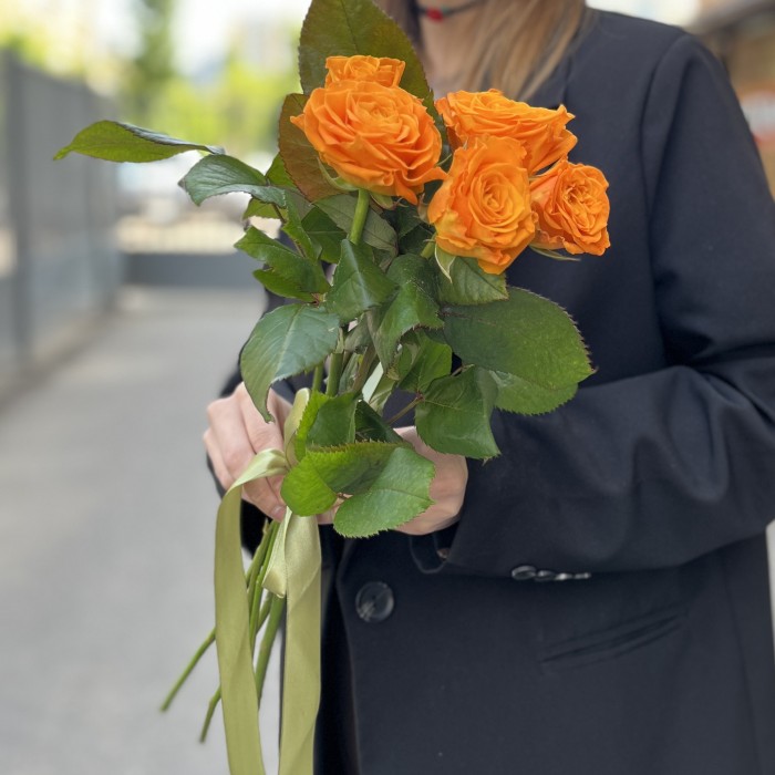 5 оранжевых роз Элеганс 60 см