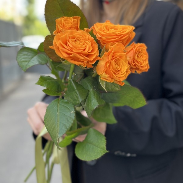 5 оранжевых роз Элеганс 60 см