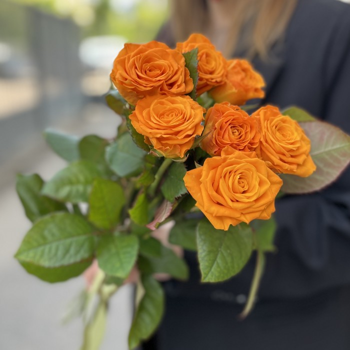 7 оранжевых роз Элеганс 60 см
