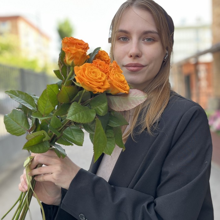 7 оранжевых роз Элеганс 60 см