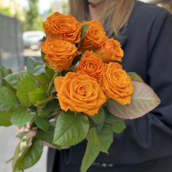 7 оранжевых роз Элеганс 60 см