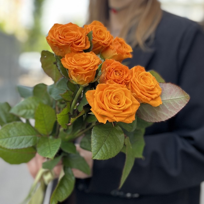 7 оранжевых роз Элеганс 60 см