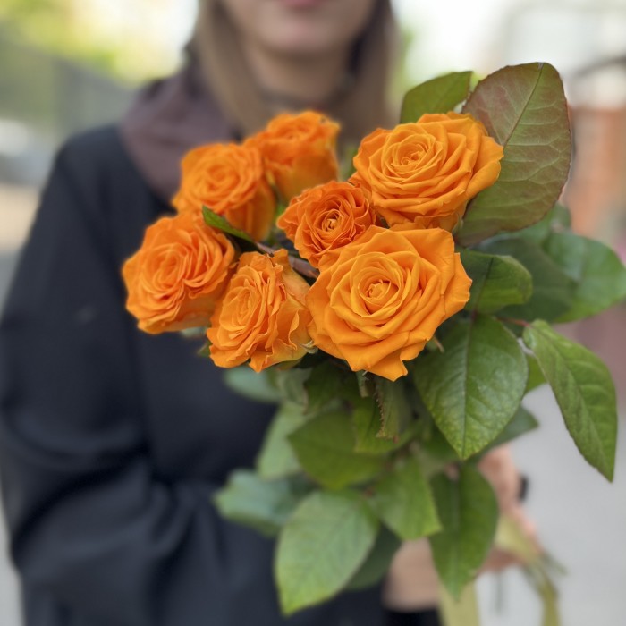 7 оранжевых роз Элеганс 60 см