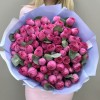 21 кустовая пионовидная розовая роза Жизель 40 см с эвкалиптами