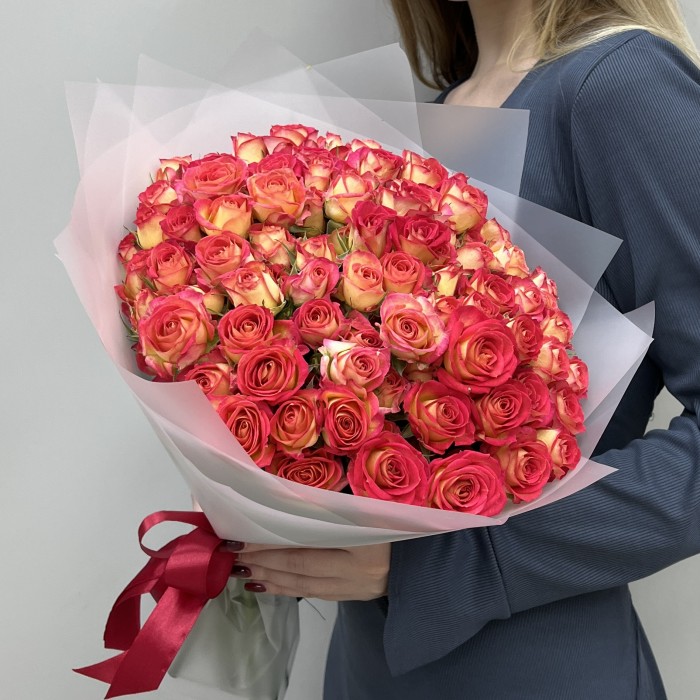 25 кустовых роз Саммер Дэнс 50 см