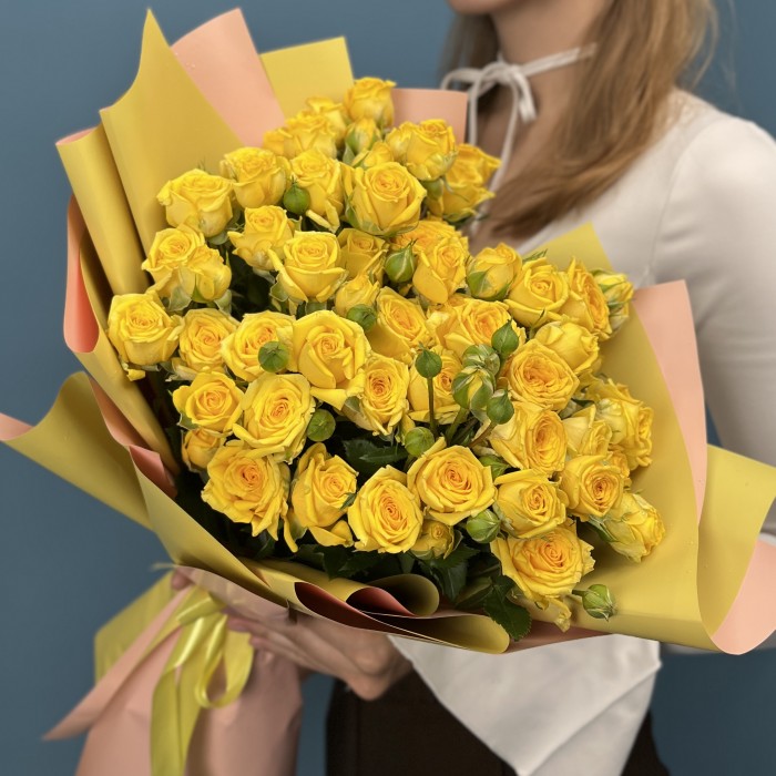11 кустовых желтых роз Еллоу Бейби 50 см
