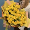 11 кустовых желтых роз Еллоу Бейби 50 см