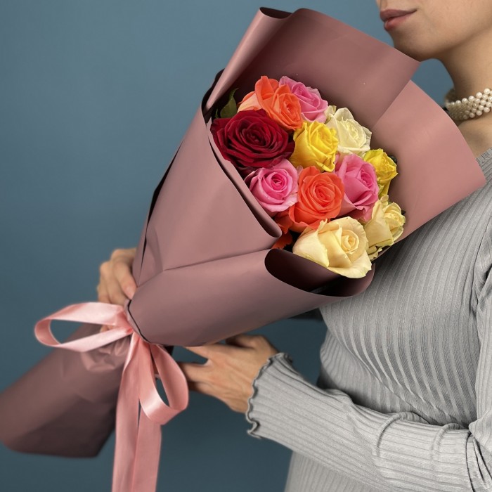 11 ярких роз MIX 60 см