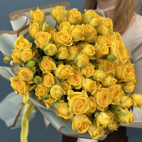 15 кустовых желтых роз Еллоу Бейби 50 см