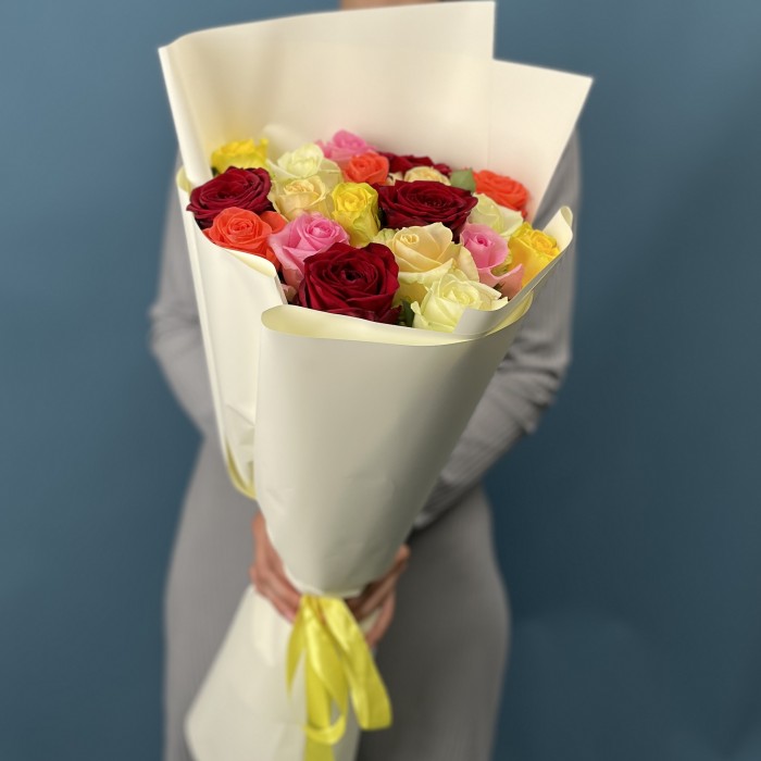 19 ярких роз MIX 60 см