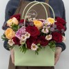 Букет дня в коробке с розами Мелодия красоты