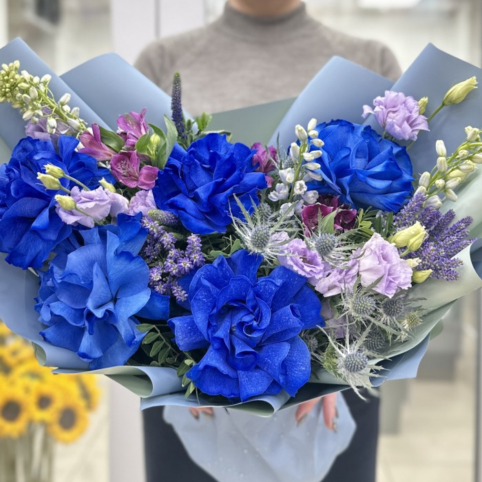 Какие букеты дарят мужчинам в январе — советы флористов ROZA4U