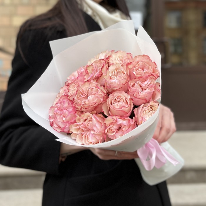 15 малиново-белых роз Кантри Кэнди 40 см