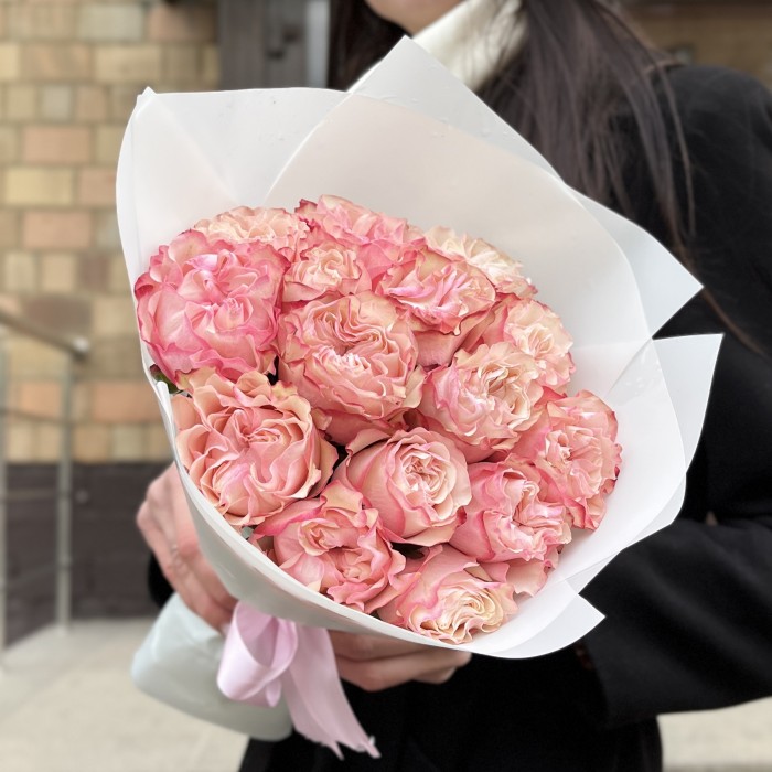 15 малиново-белых роз Кантри Кэнди 40 см