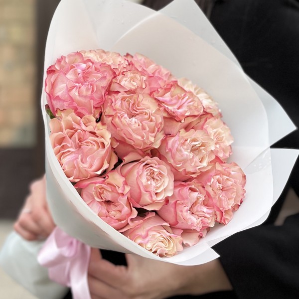 15 малиново-белых роз Кантри Кэнди 40 см