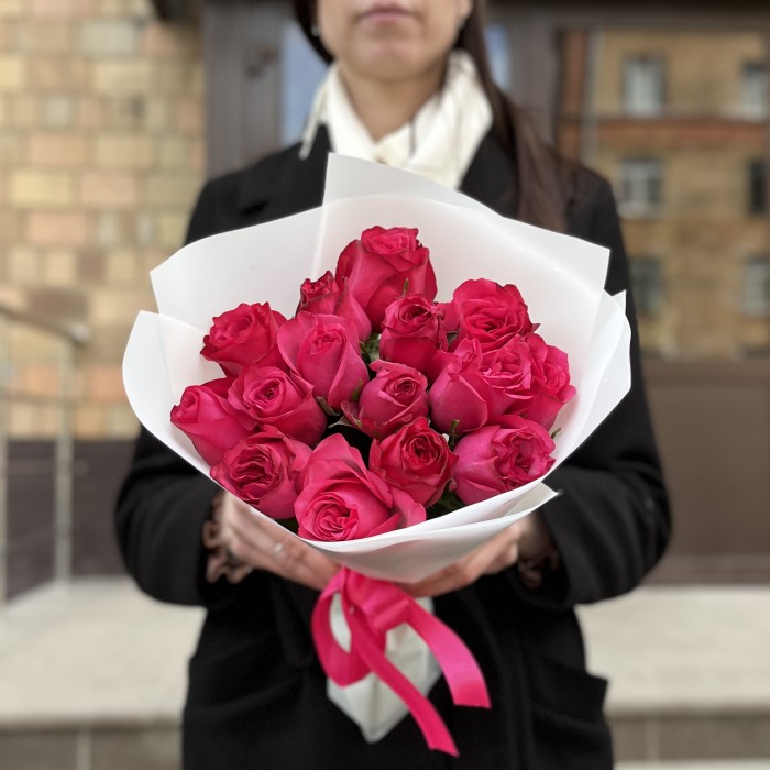 15 малиновых роз Палома Роял 40 см