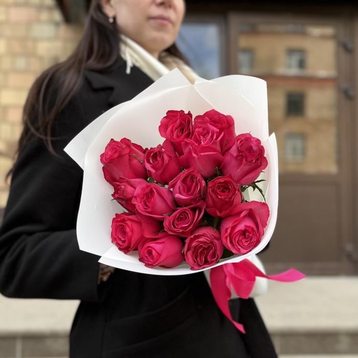 15 малиновых роз Палома Роял 40 см