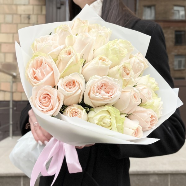 25 кремовых роз Веддинг