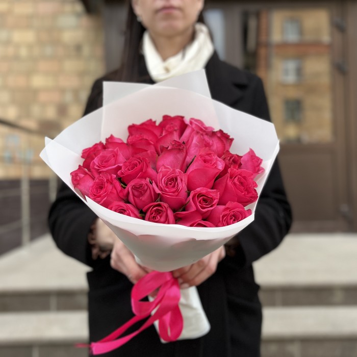 25 малиновых роз Палома Роял 40 см