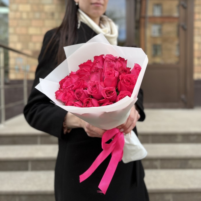 25 малиновых роз Палома Роял 40 см